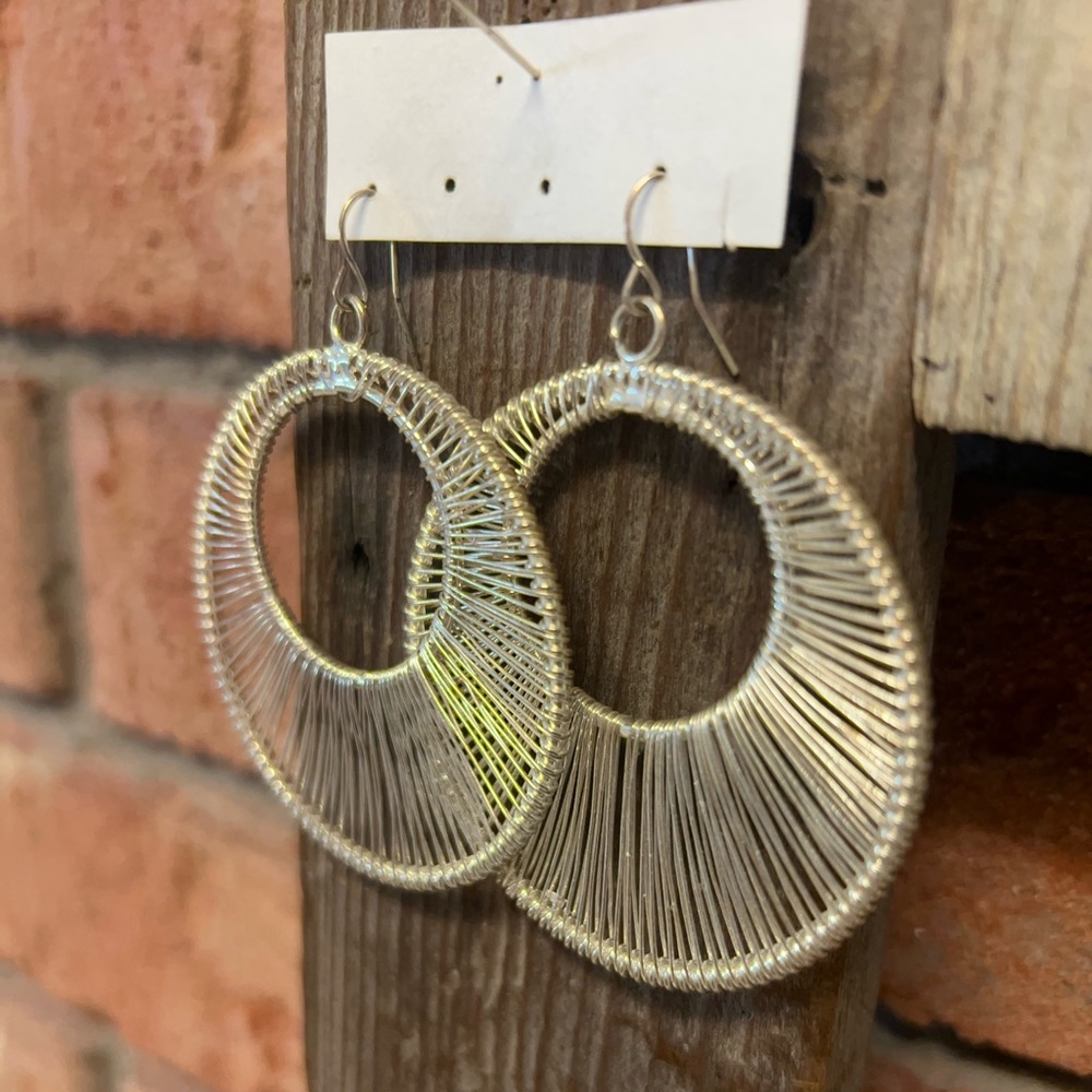 EXPRESS, Silver Circle w/Silver Wire Webbing.